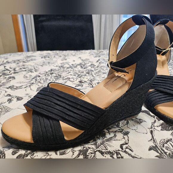Me Too Open Toe Wedge Black Sandal (LOOK worn once) - Picture 1 of 9